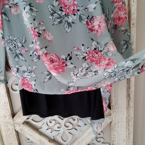 AGB Women's 3/4 Sleeve Cape Layered Asymmetric Floral Top - Picture 8 of 8